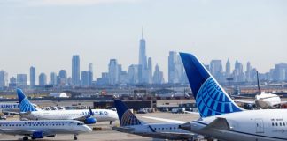 United Airlines says it will boot passengers who refuse to use headphones on planes