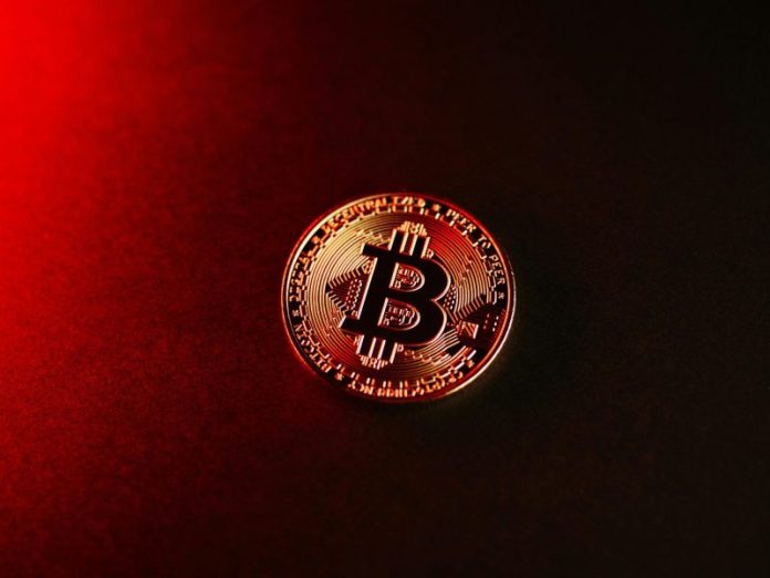 <strong><em></em>Here’s a quick recap of the crypto landscape for Friday (November 21) as of 9:00 a.m. UTC. </strong>
Get the latest insights on Bitcoin, Ether and altcoins, along with a round-up of key cryptocurrency market news.
Bitcoin and Ether price update
<strong>Bitcoin (BTC)</strong> was priced at US$83,590.70, down by 10.4 percent over 24 hours. Its lowest price of the day was US$81,868.75 and its highest was US$91,971.75.
<em>Bitcoin price performance, November 21, 2025.</em>
Chart via TradingView
Bitcoin’s slide continues as it heads for its worst month since the 2022 crypto crash.
The largest cryptocurrency fell and touched US$81,000 on Friday before recovering to around US$84,166, extending a monthly decline of about 23 percent that marks its heaviest drop since June 2022.
Despite pro-crypto messaging from the Trump administration and a year of strong institutional adoption, Bitcoin has now fallen more than 30 percent from its early-October record high. The downturn accelerated following the massive October 10 liquidation event that erased US$19 billion in leveraged positions and wiped roughly US$1.5 trillion from the combined value of all cryptocurrencies.
Institutional flows reflect the same caution. US-listed Bitcoin ETFs have recorded a record US$3.79 billion in outflows this month, surpassing February’s previous high, with BlackRock’s IBIT alone seeing more than US$2 billion in redemptions.
In total, about US$1.2 trillion has been wiped from crypto markets over the past six weeks, according to CoinGecko data.
<strong>Ether (ETH) </strong>was at US$2,736.63, down 11.2 percent over 24 hours. Its lowest price on Friday was US$2,675.70 and its highest was US$3,033.20.
Altcoin price update
<strong>XRP (XRP)</strong> was priced at US$1.94, down by 12.2 percent over 24 hours. Its lowest price of the period was US$1.86 and its highest was US$2.13.
<strong>Solana (SOL)</strong> was trading at US$128, down by 13 percent over 24 hours. Its lowest price of the day was US$123.30 and its highest was US$141.97.
Fear and Greed Index snapshot
<em>Chart via CoinMarketCap.</em>
As of Friday, CMC’s Crypto Fear & Greed Index has plunged to 11, firmly in “extreme fear” and its lowest level since late 2022.
Reports of large-scale whale liquidations have added to the uncertainty, amplifying pressure across an already fragile market. Further, traders brace for potential Federal Reserve inaction on rate cuts. CME’s FedWatch now shows only 37.6 percent expecting a 25-basis-point cut in December, while more than 62 percent anticipate no change, a reversal from near-even odds just a week ago.
Prediction market Polymarket reflects the same trend, pricing a 63 percent chance of no move after sentiment flipped late Tuesday.
Today’s crypto news to know
Bitcoin logs weakest month since 2022
Bitcoin is heading for its steepest monthly decline since the wave of corporate failures that hit the crypto sector in 2022, with the token sliding below US$82,000 on Friday.
Its November losses have now reached roughly 25 percent, reversing much of the momentum that carried prices to record highs in early October.
Overall, data from CoinGecko shows the total crypto market value dipping back under US$3 trillion as Ether and mid-cap tokens recorded similar double-digit declines.
Analysts link the downturn to cascading liquidations that began on October 10, when nearly US$19 billion in leveraged bets were wiped out in a single session. Selling pressure intensified again this week with a two-day liquidation tally topping US$2 billion, according to CoinGlass.
Long-dormant whale activity has added to uncertainty after a wallet holding Bitcoin since 2011 unloaded more than US$1.3 billion in late October.
S&P stocks shed US$2.7 Trillion
A sharp pullback across US equities sparked another wave of risk-off trading in crypto, sending Bitcoin to its weakest level in seven months.
The S&P 500’s nearly 4 percent decline on Thursday erased more than US$2.7 trillion in market value, according to Bloomberg calculations, overshadowing an earlier bounce driven by enthusiasm around AI-linked earnings.
Crypto assets fell in tandem, with Bitcoin briefly revisiting the US$85,000 range and total liquidations surpassing US$800 million for the day.
Coinbase rolls out ETH-backed loans
Coinbase has launched a new lending feature that allows eligible US users to borrow up to US$1 million in USDC by using Ether as collateral.
The product is integrated with the Morpho protocol on Base, though users interact with it entirely through Coinbase’s interface. Borrowers keep exposure to ETH’s price movements while accessing liquidity without having to sell their holdings.
The company says the service is available across most US states, with the exception of New York due to regulatory requirements.
<strong><strong><strong>Securities Disclosure: I, Meagen Seatter, hold no direct investment interest in any company mentioned in this article.</strong></strong></strong>
This post appeared first on investingnews.com